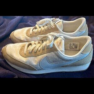 Women’s-Nike-DBreak SE ‘Flower Embroidery’ Size 11